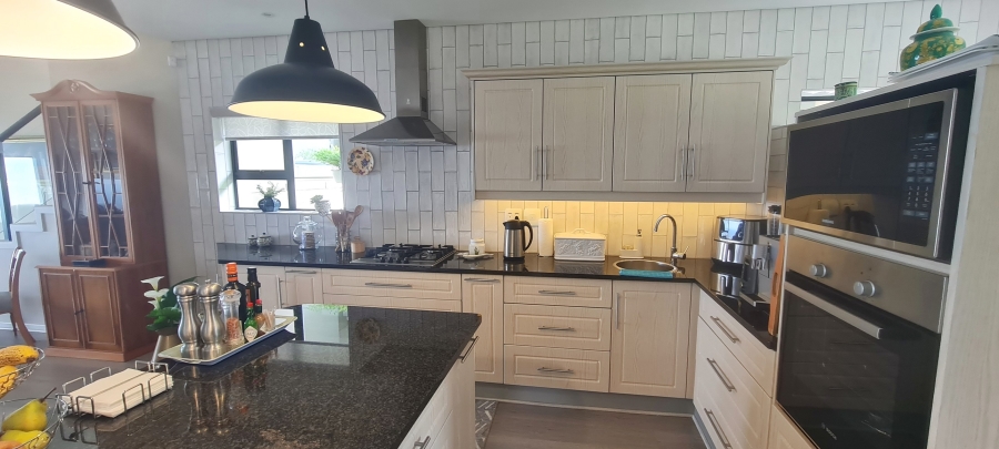 3 Bedroom Property for Sale in Village On Sea Western Cape